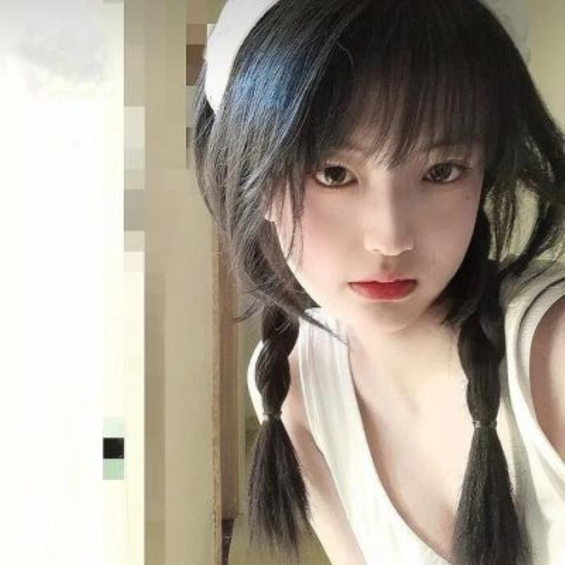 延安陪游女孩車模網(wǎng)紅鞠蝶琪