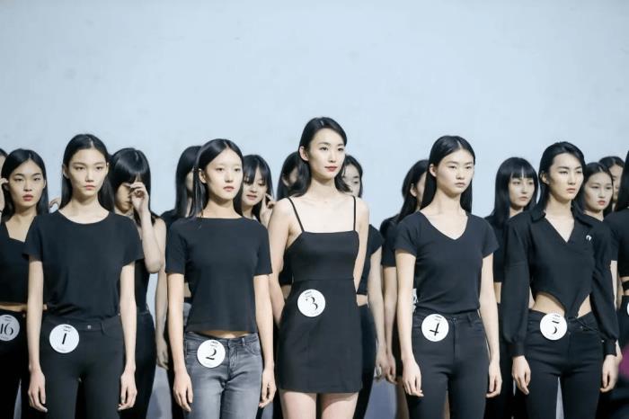 青島高端商務伴游哪家好,預約青島私人伴游，,不錯