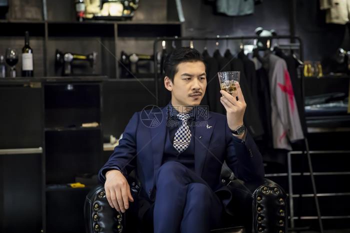 天津商務(wù)伴游服務(wù)身高173的職業(yè)模特(組圖)