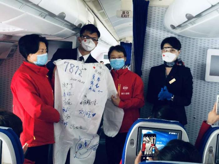 “伴游小姐”說(shuō)白了就是陪你玩陪你玩陪你玩