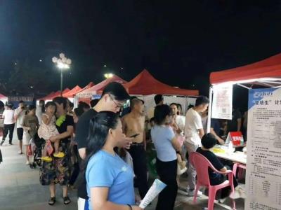 
2016高端夜場(chǎng)招聘電話微信同號(hào)：招聘小費(fèi)120