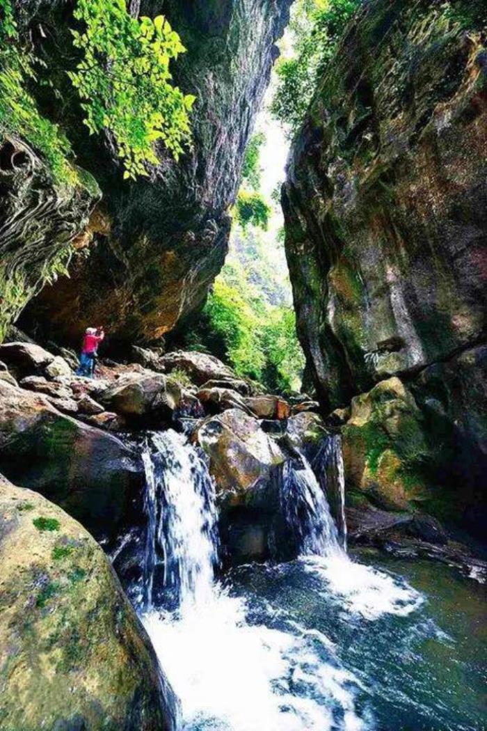 在云南世界最高橋上，看亞洲落差最大的瀑布，會有多震撼！