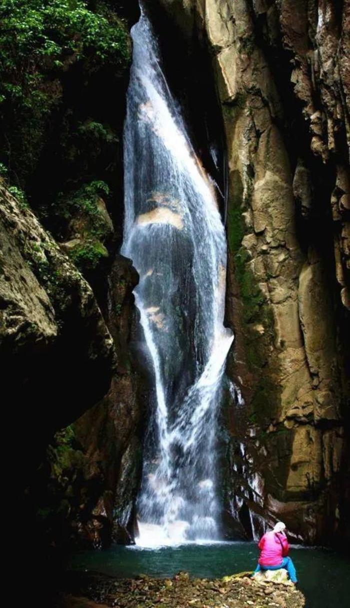 在云南世界最高橋上，看亞洲落差最大的瀑布，會有多震撼！