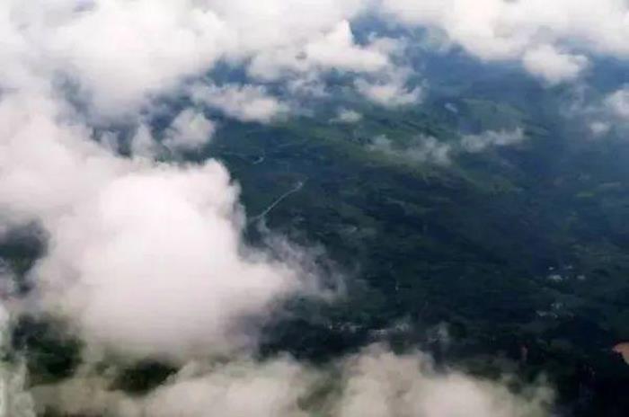 在云南世界最高橋上，看亞洲落差最大的瀑布，會有多震撼！