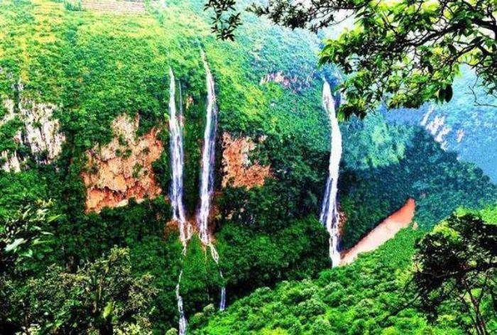 在云南世界最高橋上，看亞洲落差最大的瀑布，會有多震撼！