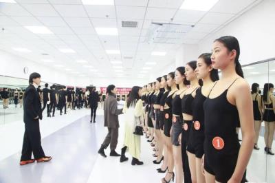 上海學(xué)生伴游兼職，給您一個一勞永逸的選擇，屌