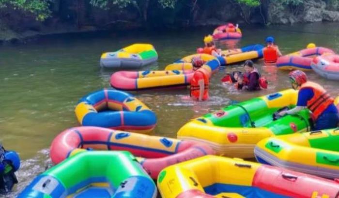 天門(mén)山漂流 天門(mén)山漂流