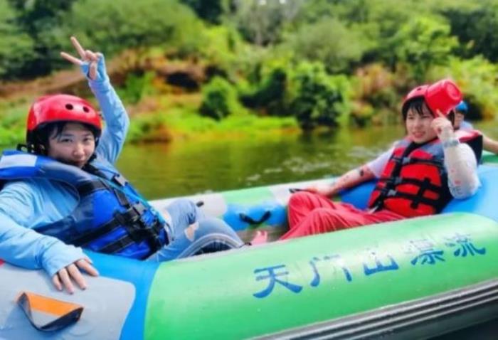 天門(mén)山漂流 天門(mén)山漂流