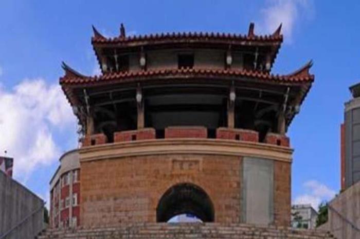 東門(mén)城廣場(chǎng)