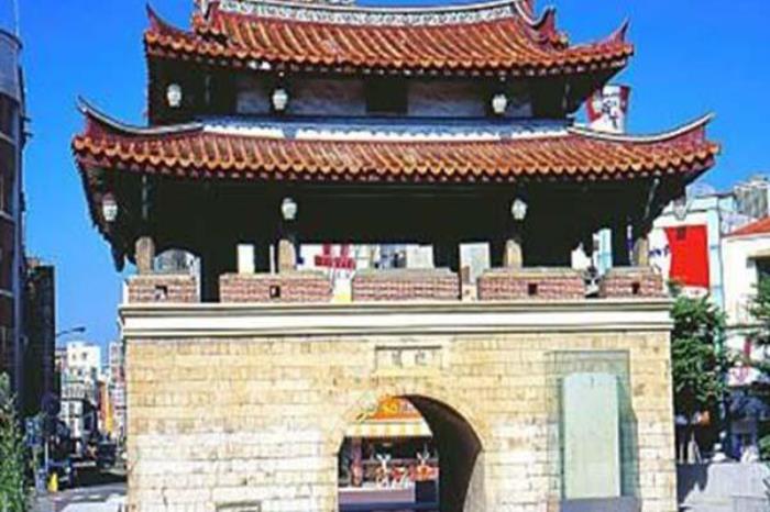 東門(mén)城廣場(chǎng)