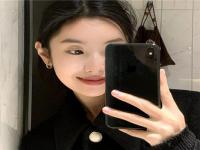 保山結(jié)伴游玩靚麗車模是冉